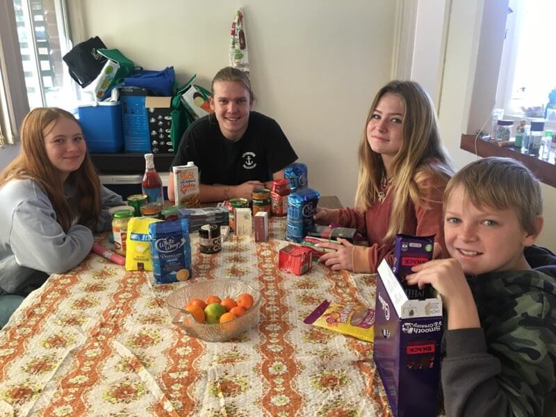 fours siblings at the kitchen table