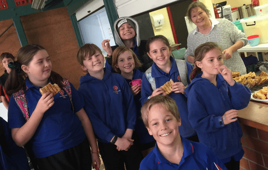 children having breakfast at school