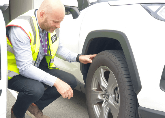 WA Mike and Lloyd sharing safety and tyre changing tips